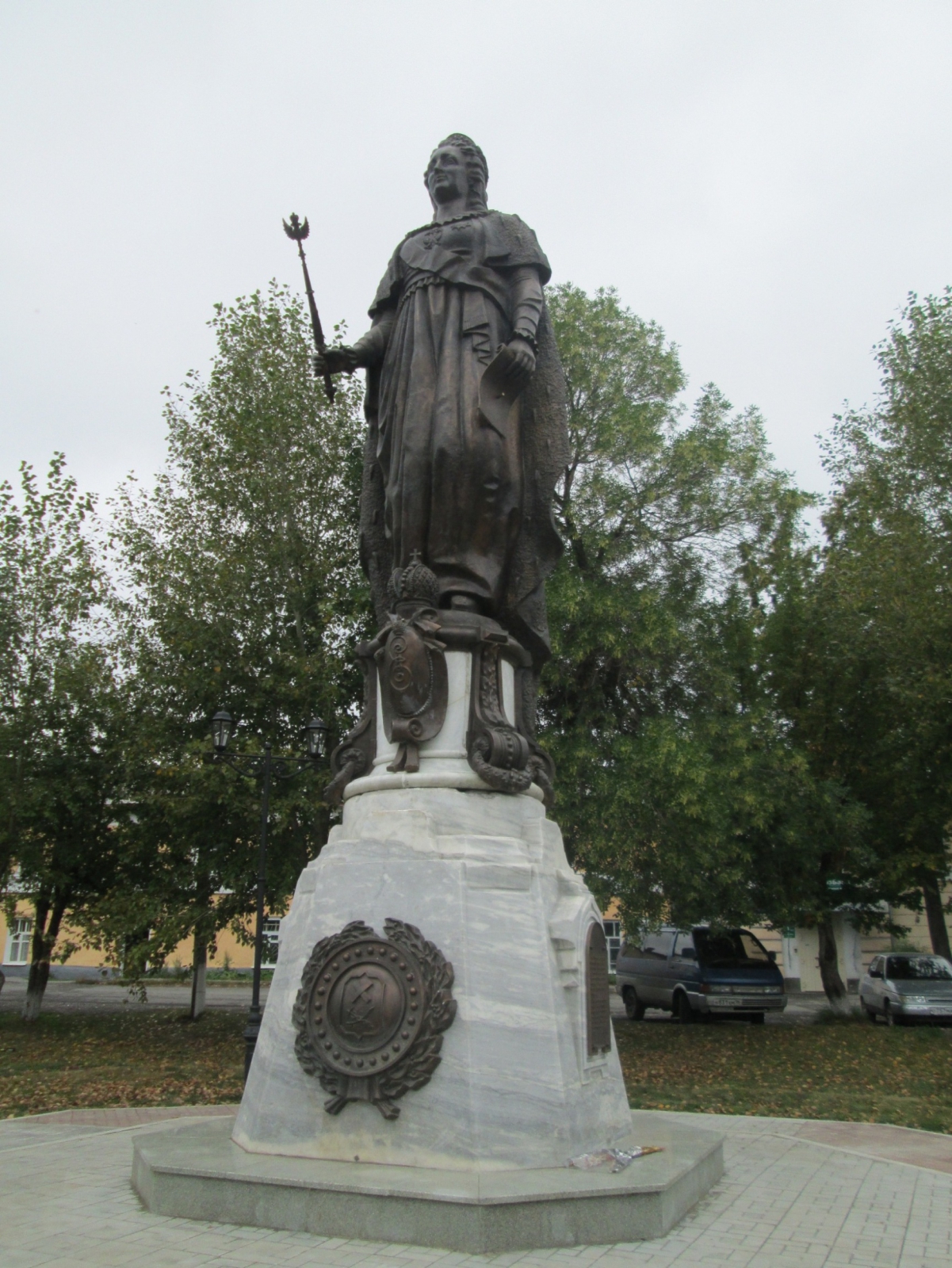 Памятник ЕкатеринеII (август 2013)