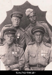 рядовой Коморников Трофим Фёдорович  (слева вверху).jpg